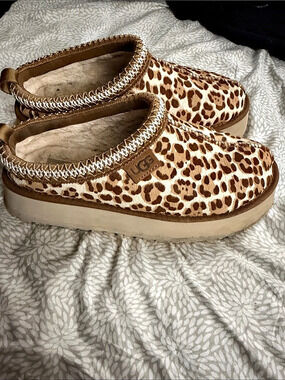 UGG Classic Mini Platform Leopard Platform Slippers US 10